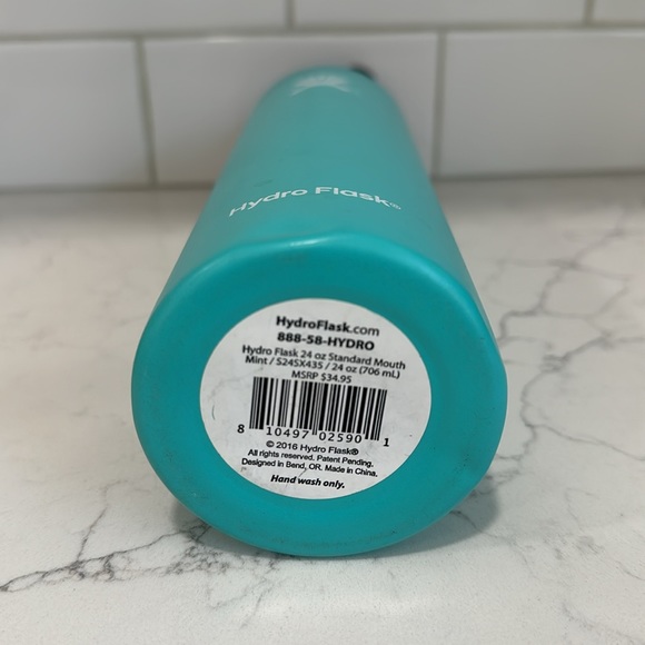 Hydroflask 24 oz standrad mouth in Mint - Picture 4 of 5